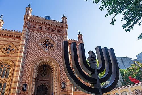 Romania-Bucharest-Choral Temple Synagogue Tempelgasse Menorah sculpture in front Art Print